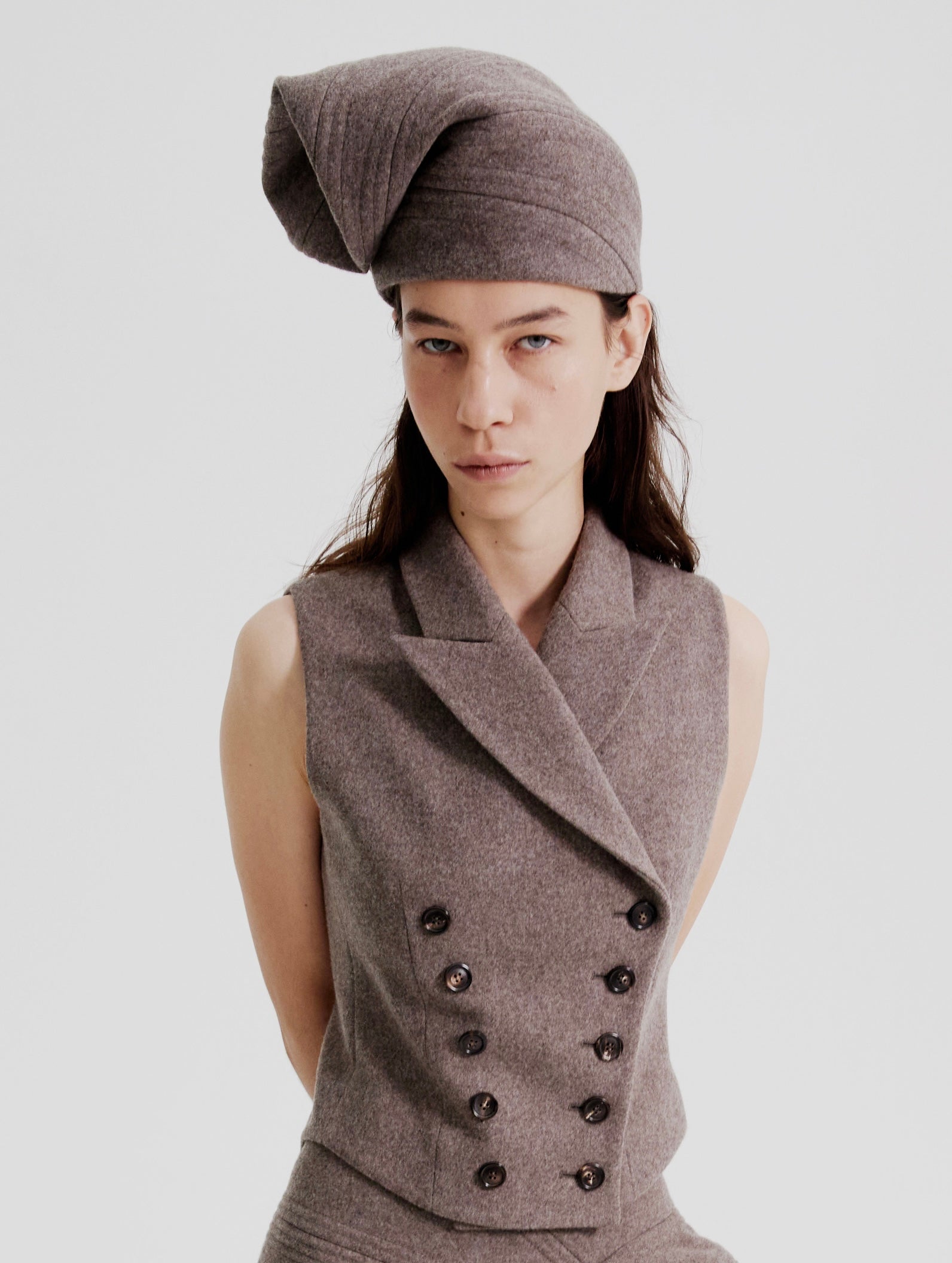 Kinetic sculptural hat