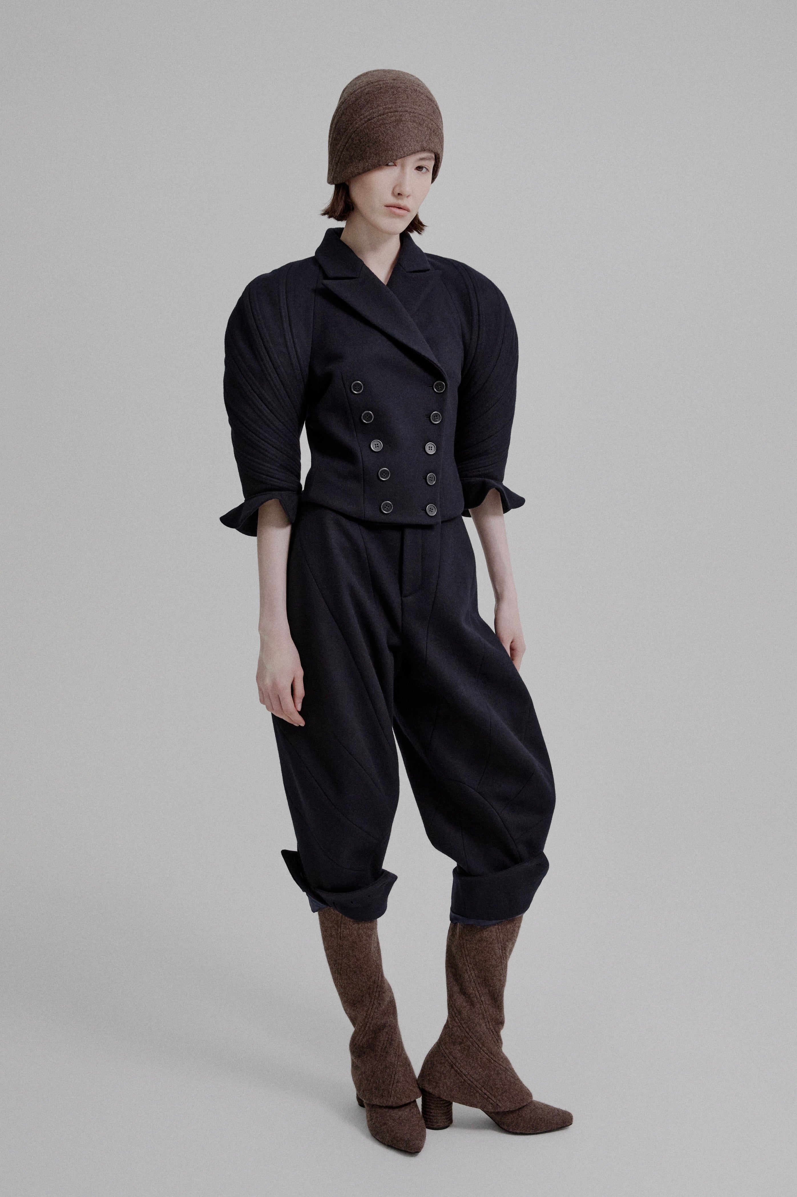 Diagonal volume cropped trousers