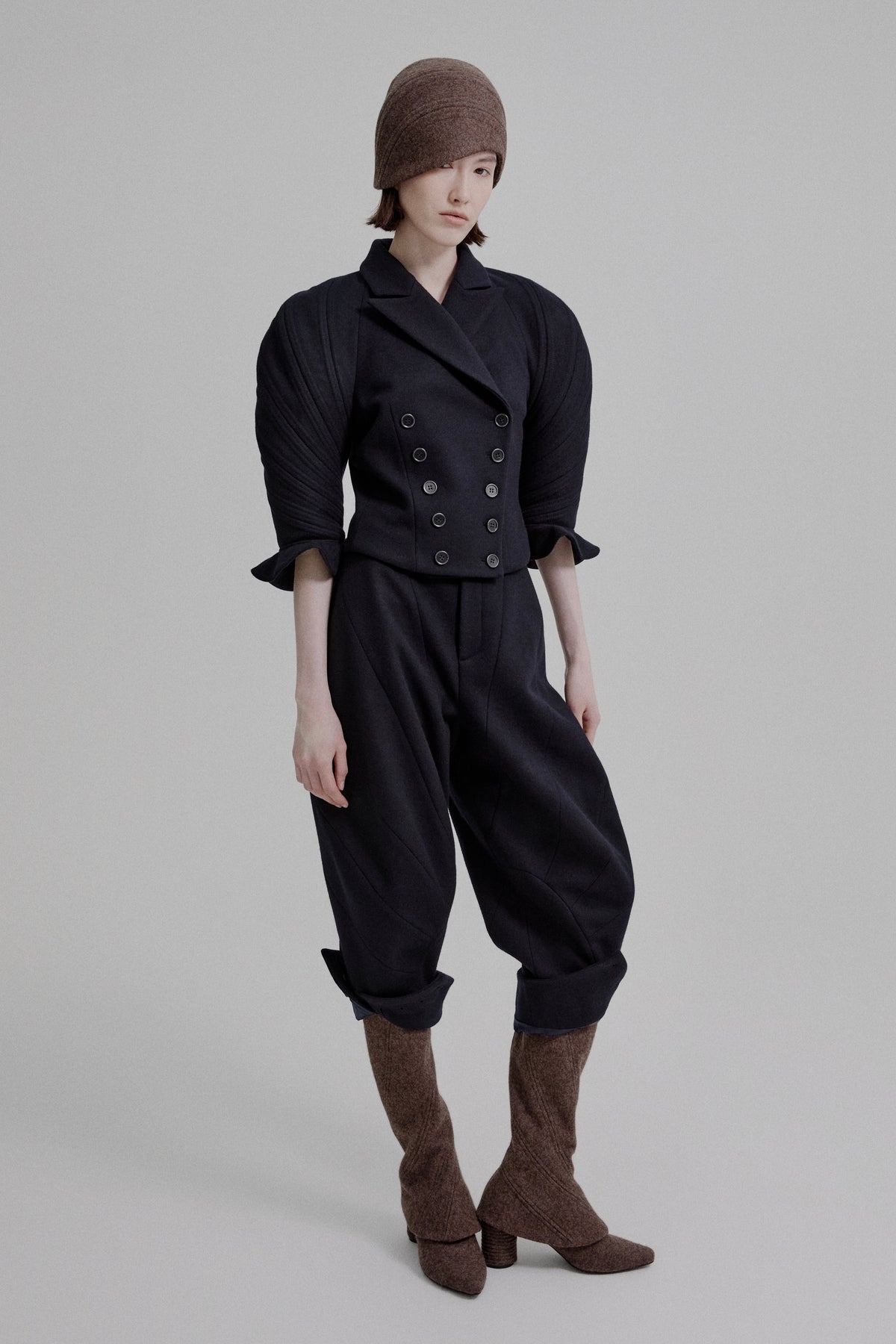 Diagonal volume cropped trousers