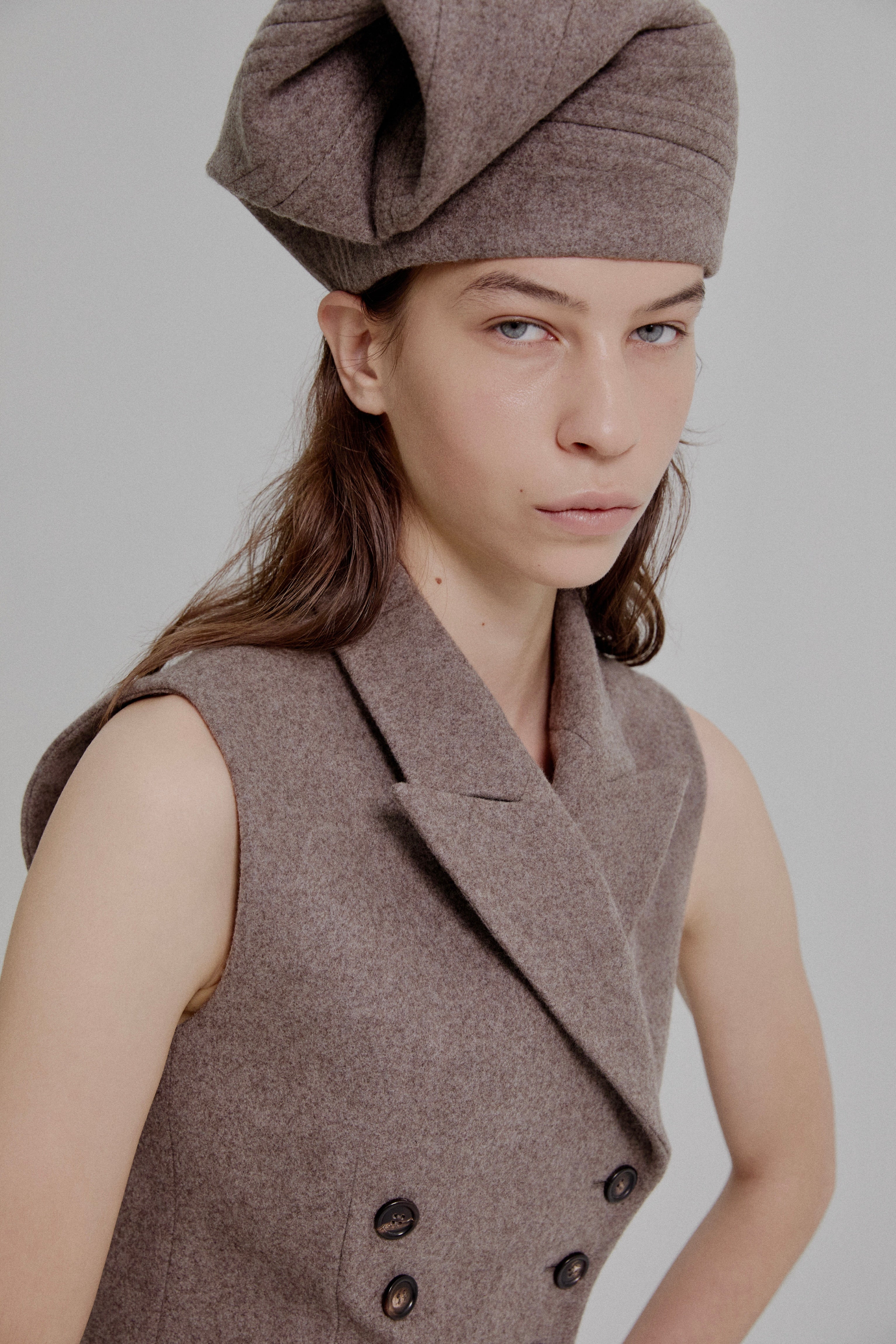 Kinetic sculptural hat