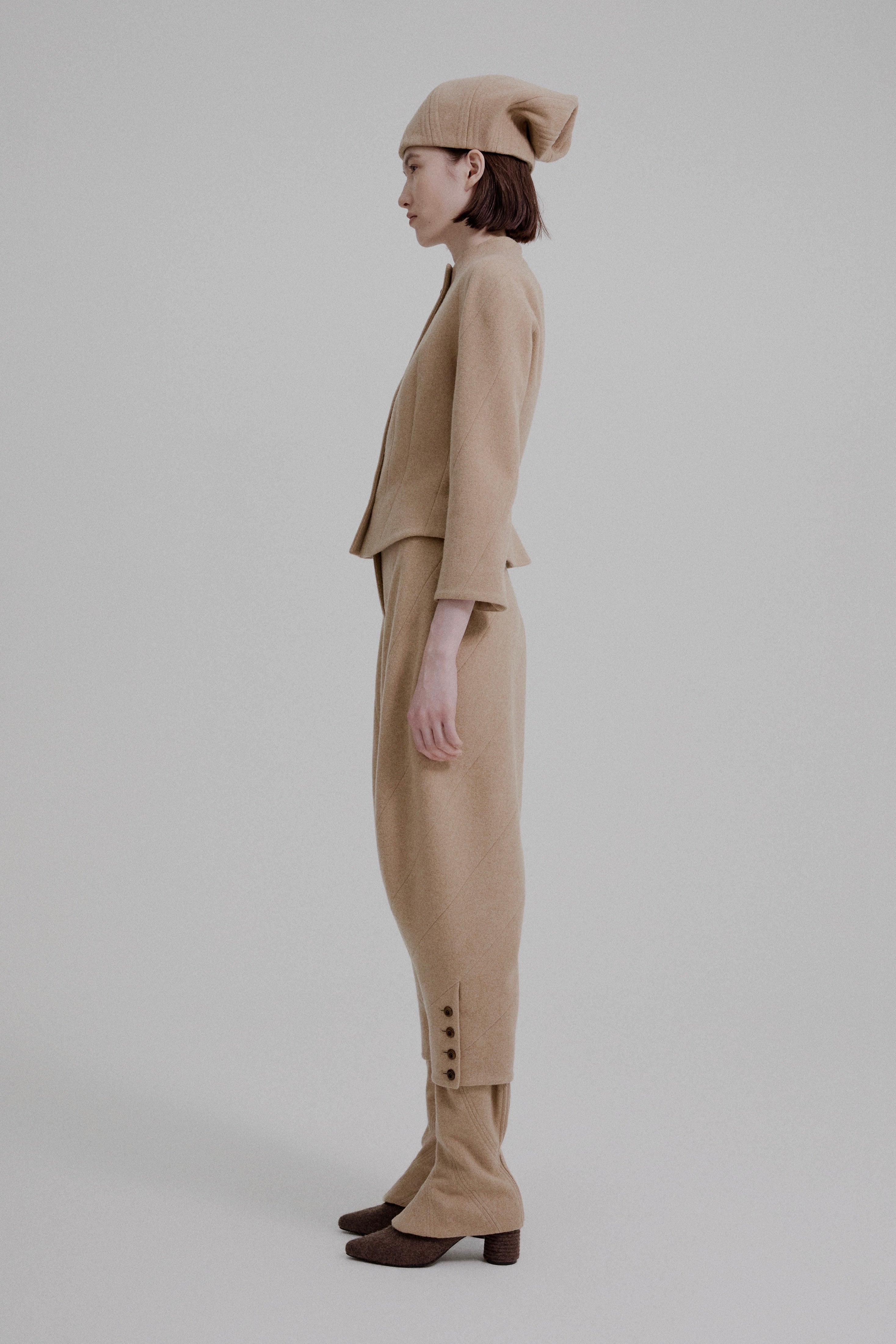 Diagonal volume cropped trousers
