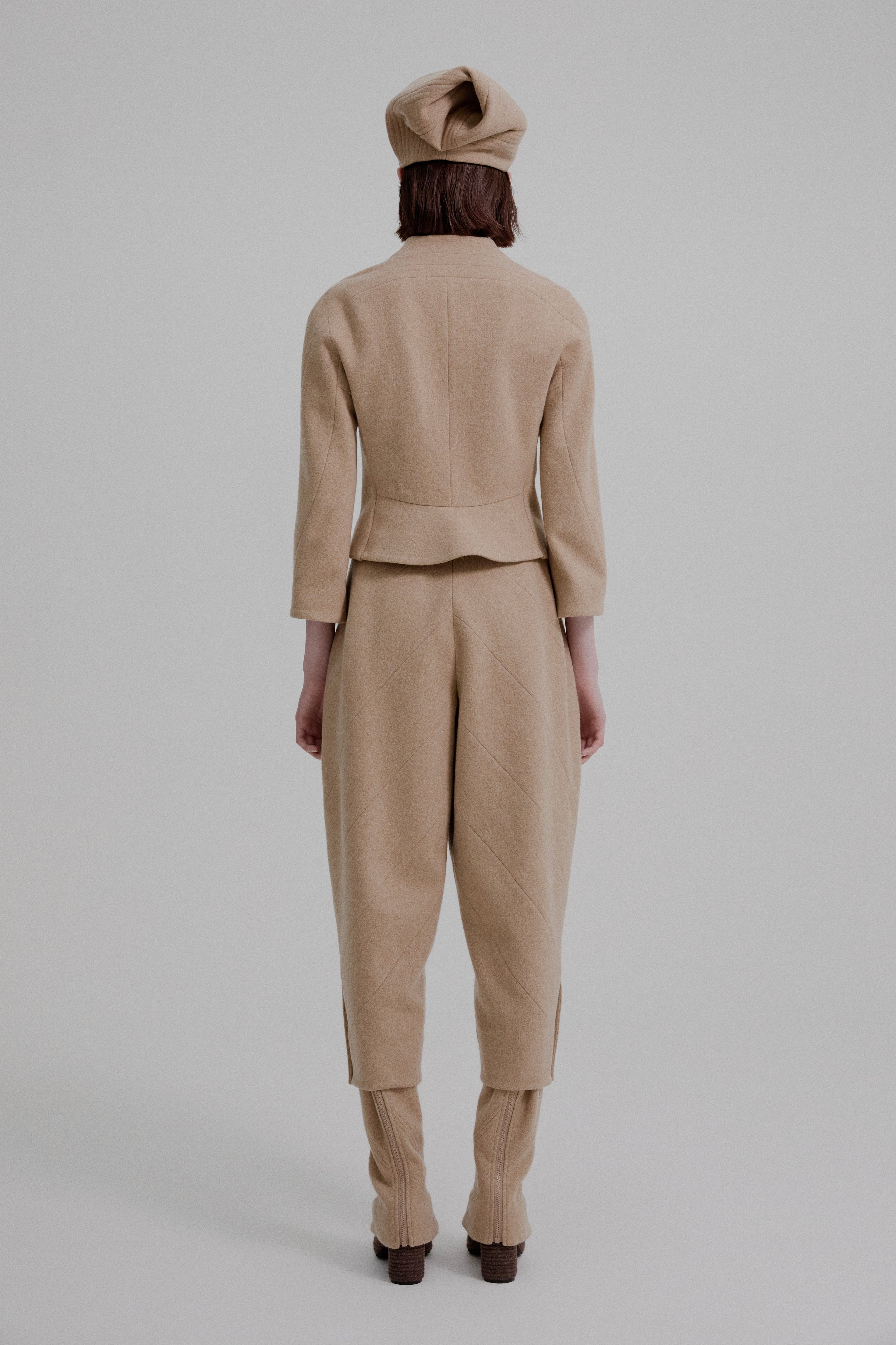 Diagonal volume cropped trousers