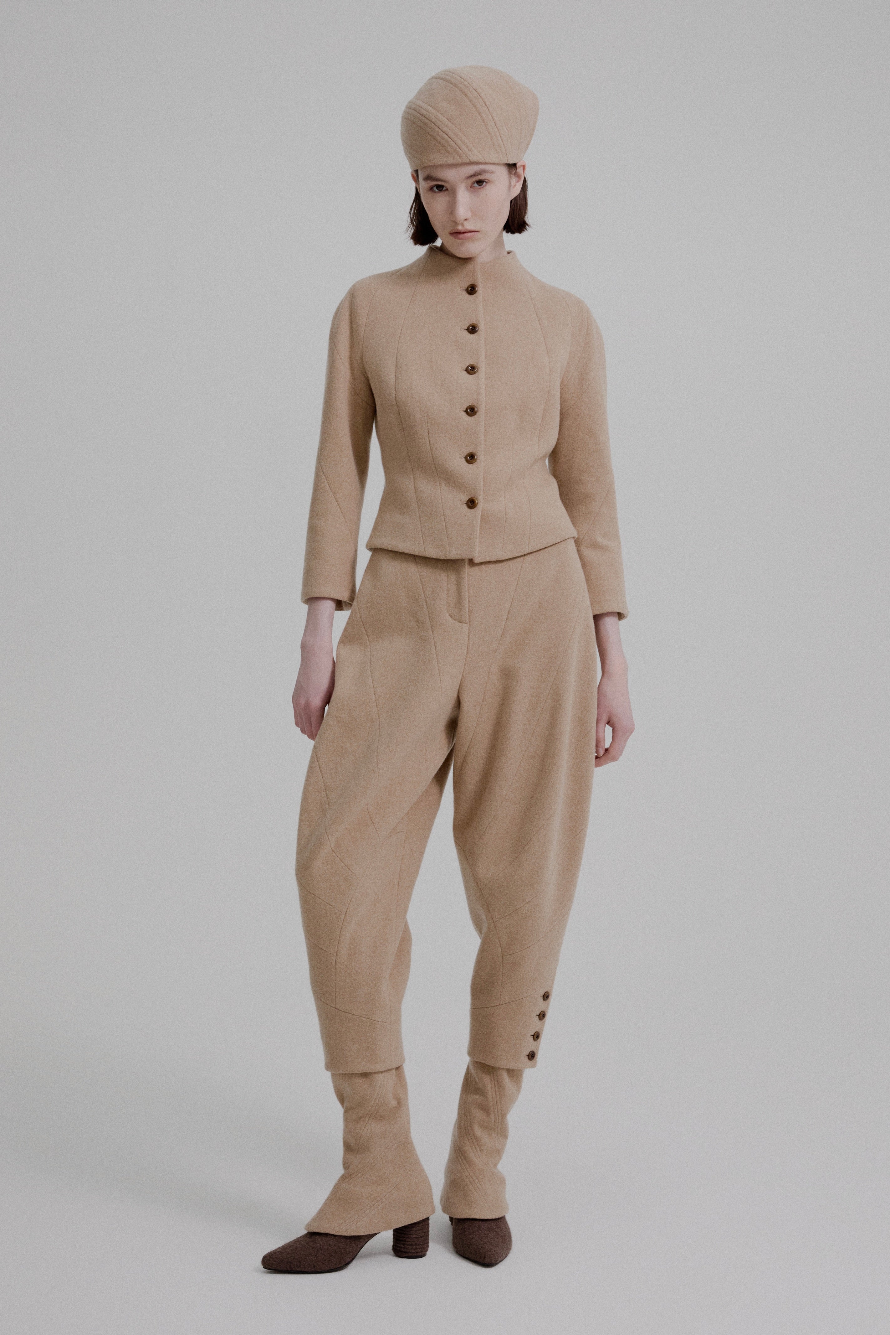 Diagonal volume cropped trousers
