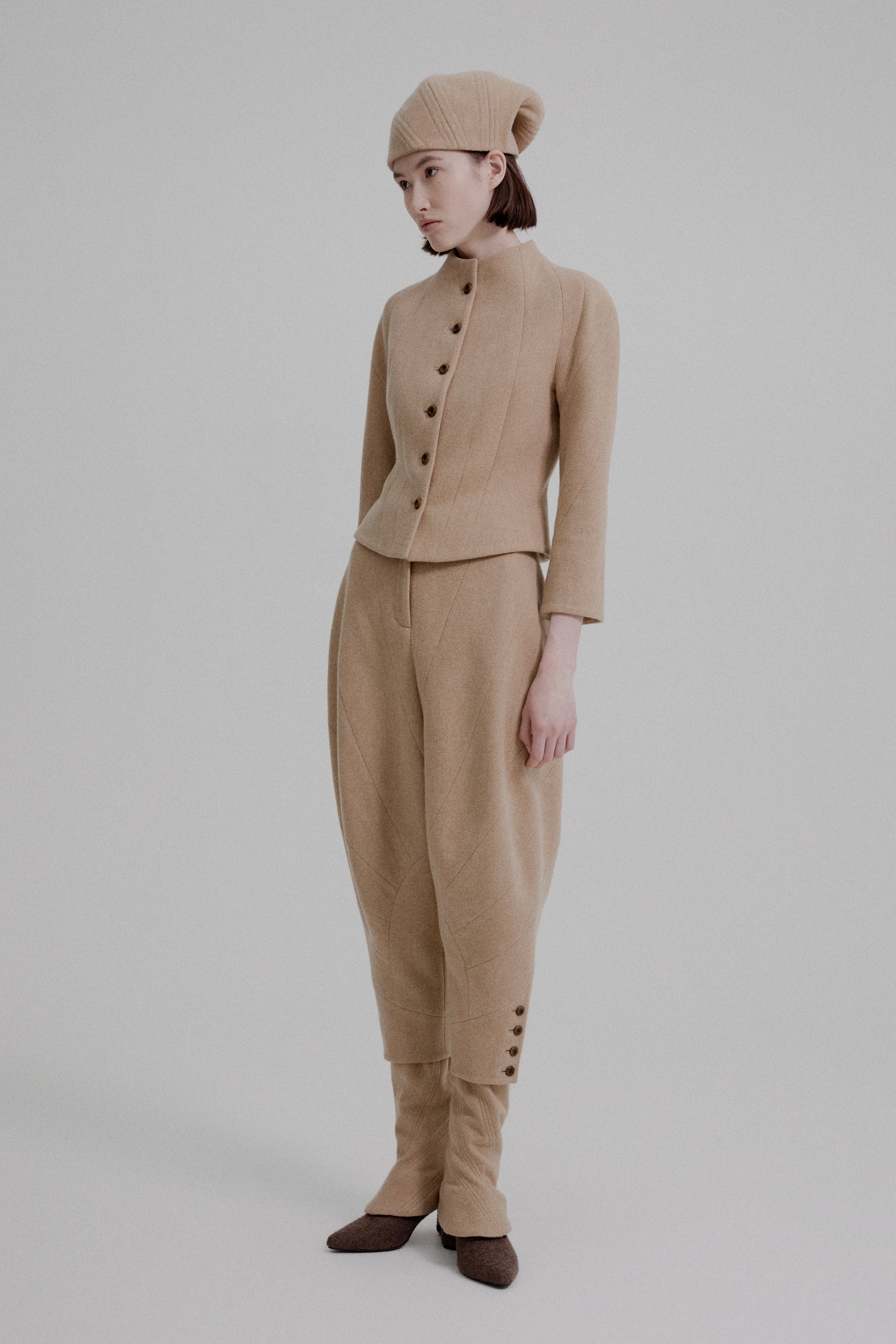 Diagonal volume cropped trousers